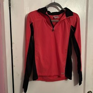 Light weight Diadora longsleeve. 90% polyester, 10% spandex.